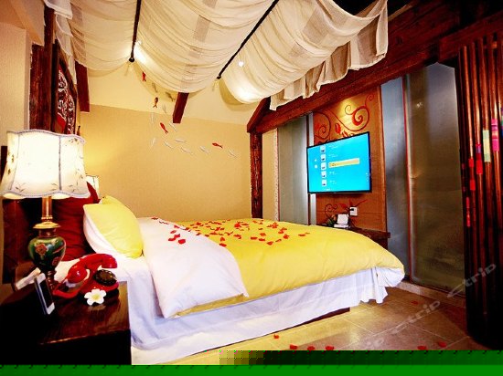 花满楼豪华民族大床房