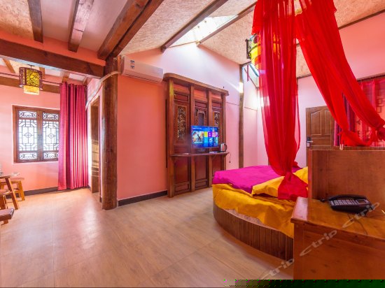 雪山景观阳台圆床房