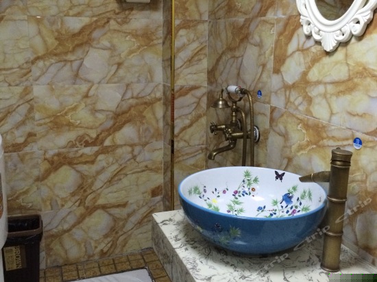 园林美景大床房