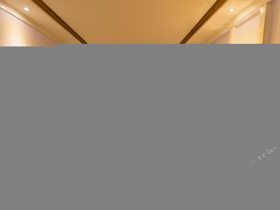 英伦田园侧海景双床房