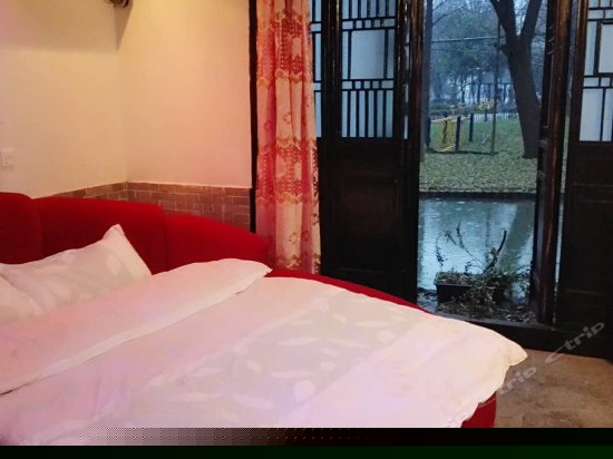 月阁独栋环河庭院大圆房