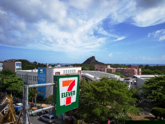 市景阳台四人房