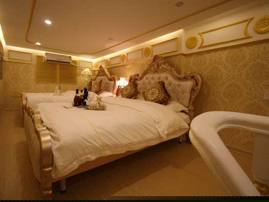 豪华宫廷复式LOFT家庭房