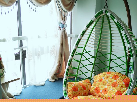 阳光豪华大床房