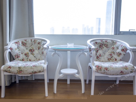 豪华双人大床房