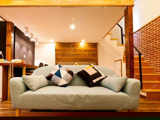 Loft复式庭院阳台四人间