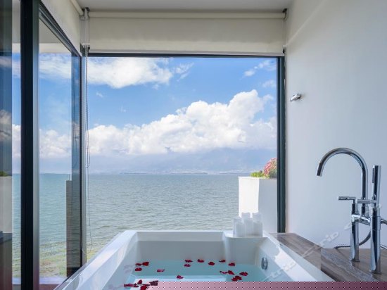 180度蜜月汤池亲水大套房