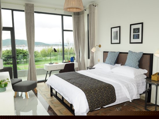 高级海景阳台大床房