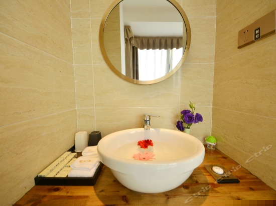 二楼侧海景榻榻米大床房