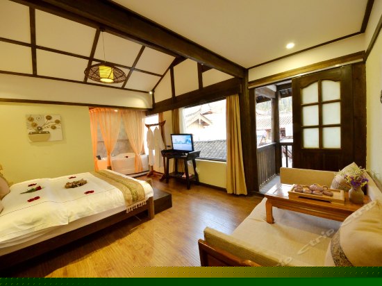 豪华浴缸大床房