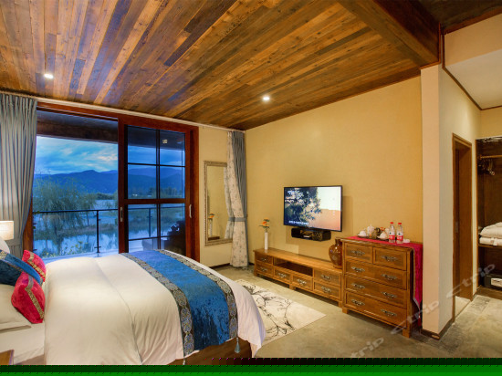 暖阳泸沽湖景贵宾房