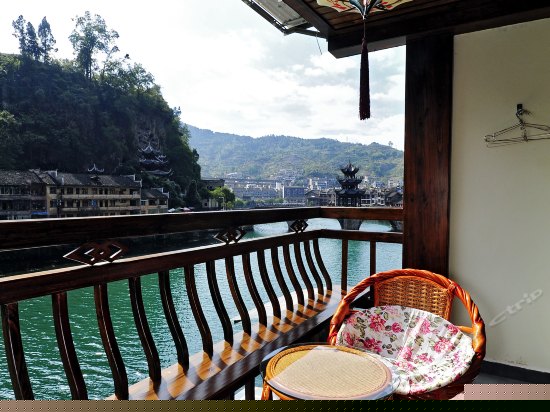 精品河景阳台标间