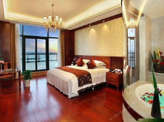 高级园景大床房