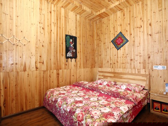 吊脚楼豪华大床房