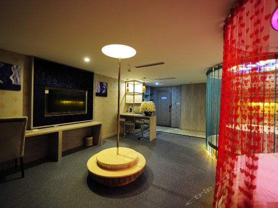 浪漫星空冲浪间