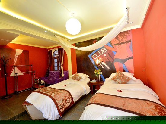 七一船型双床房