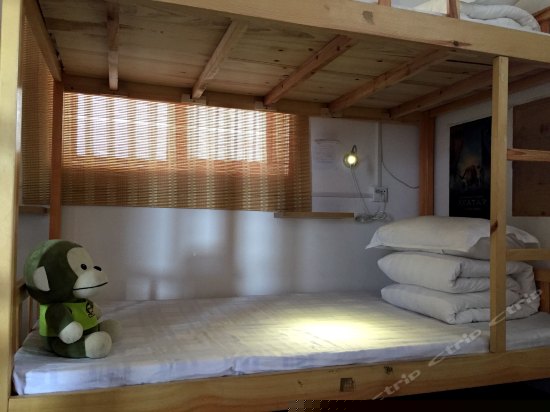 公卫男生四人间(床位)