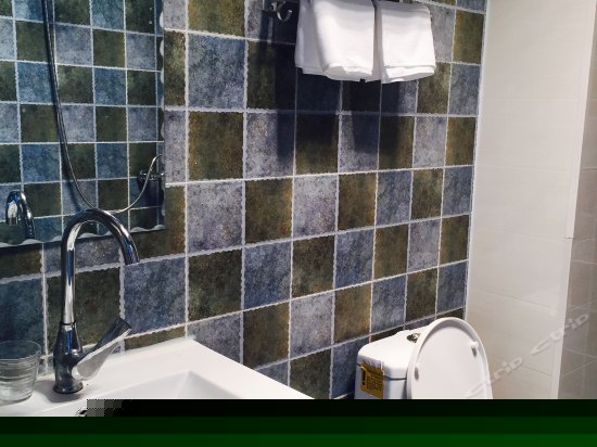 男生六人间（床位）