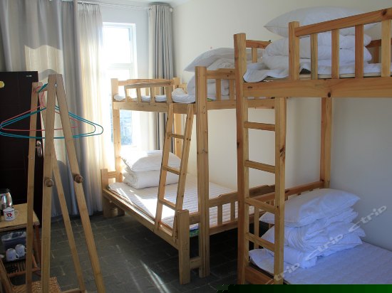 女生四人间床位房