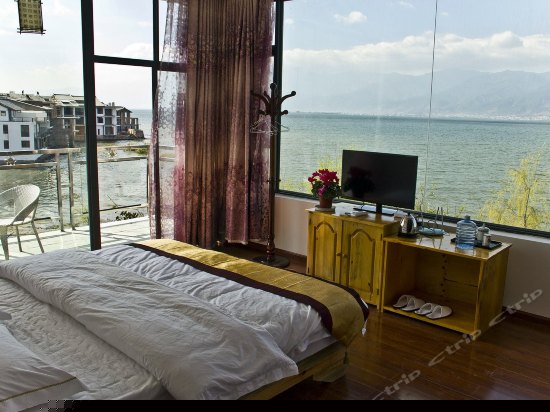 三面观海大床房