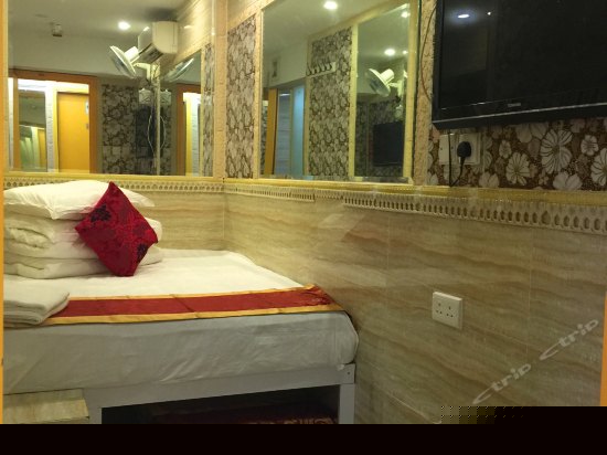 双人大床房(无窗)