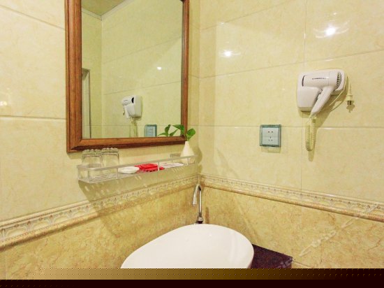 豪华窑洞雕床房