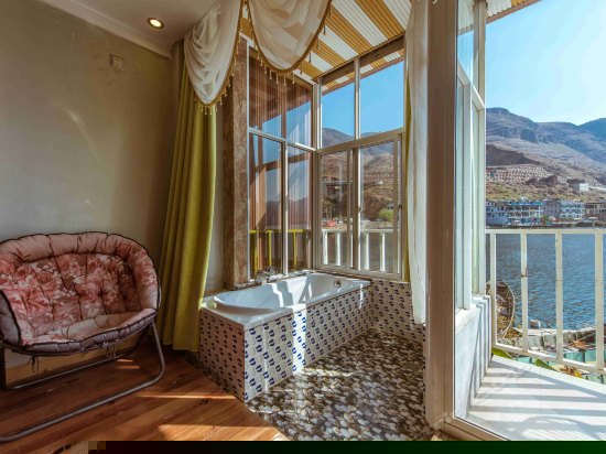 海景露台浴缸桑拿房2层