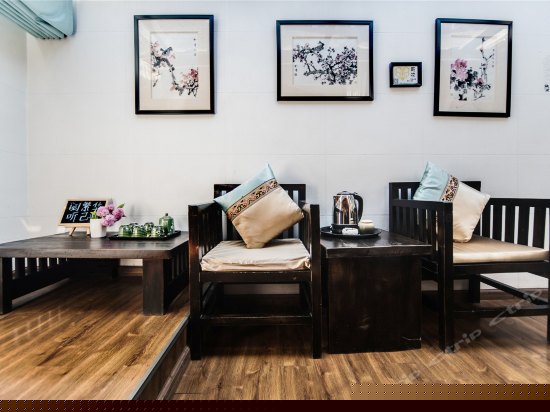 新妆蜜月圆床房