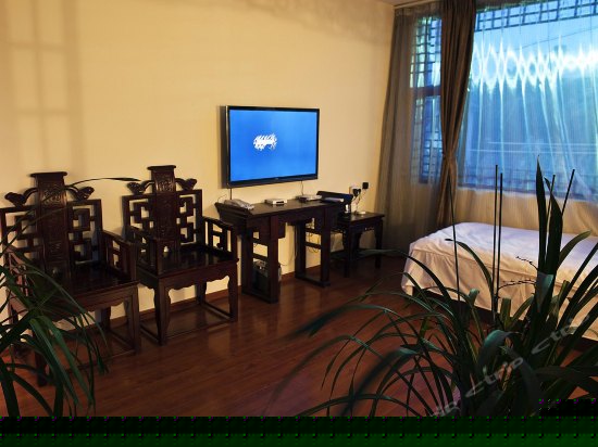 白族特色豪华家庭房