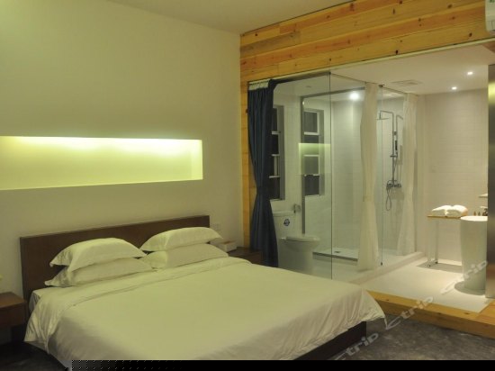 木心, 豪华大床房