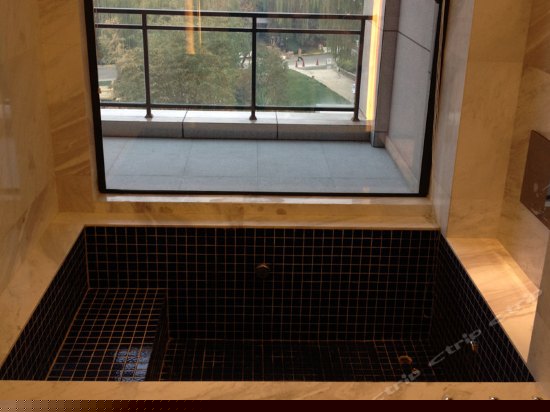 私属汤池观景房