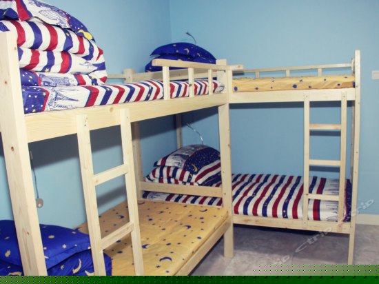 碧海蓝天观景男生6人间（床位房）