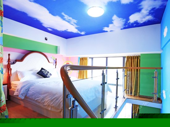 小猪佩奇主题二卧室一厅