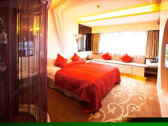 时尚大床房(带电脑)