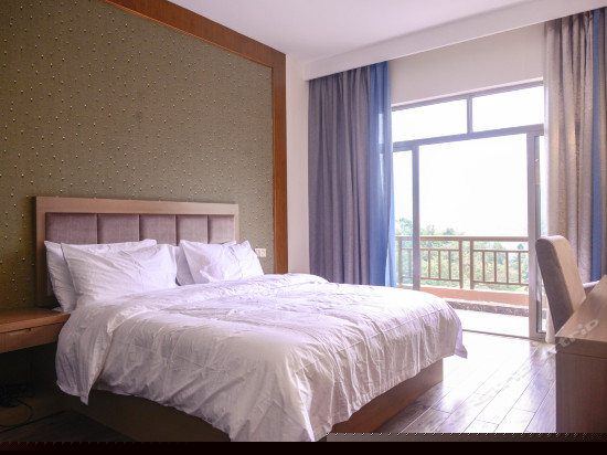 山景豪华大床房