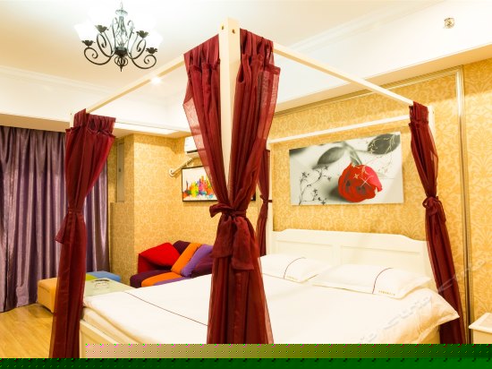 欧式情侣大床房