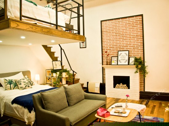 Loft复式庭院阳台四人间