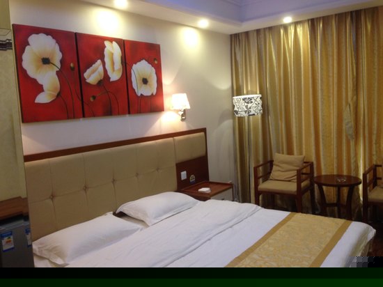 豪华情侣大床房