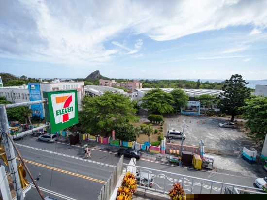 市景阳台四人房