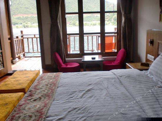 湖畔美人房（西侧）