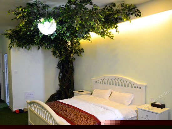 漫步丛林主题房