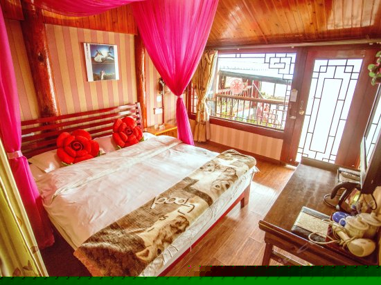 二楼纱幔大床房