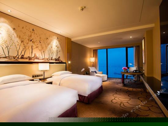 高楼层豪华江景双床房