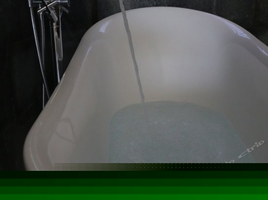 浴缸舒适大床房