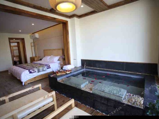 云心古香古色火山汤池套房