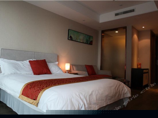 豪华城景大床房