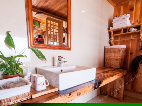 豪华蜜月阳台海景房（二号院）