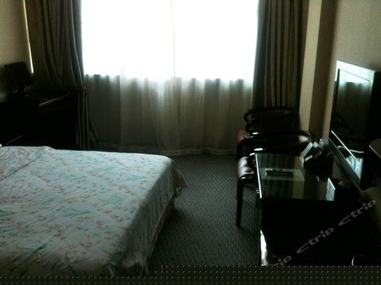 商务侧湖大床房