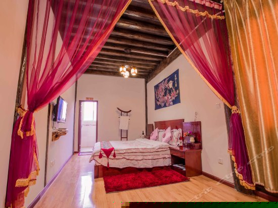 一楼阳光飘窗大床房