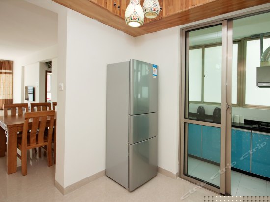 豪华高层海景三卧室一厅套房1002